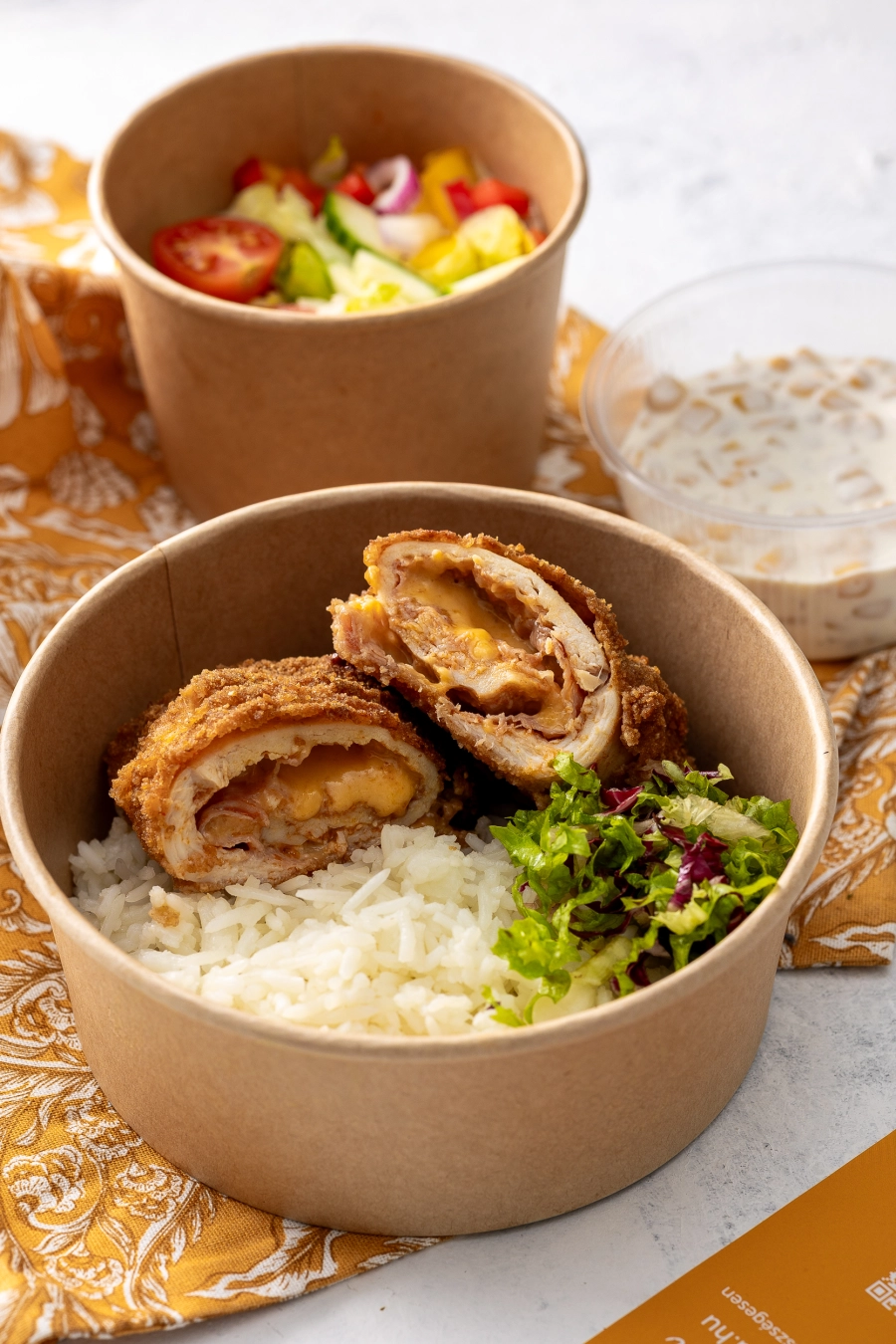 Sütőben sült Cordon blue basmati rizzsel friss salátával majonézes kukoricasalátával